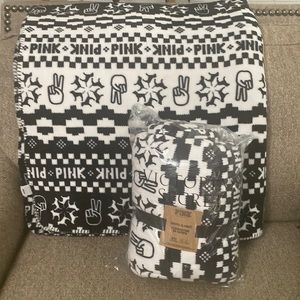 Victoria’s Secret PINK brand Sherpa blanket